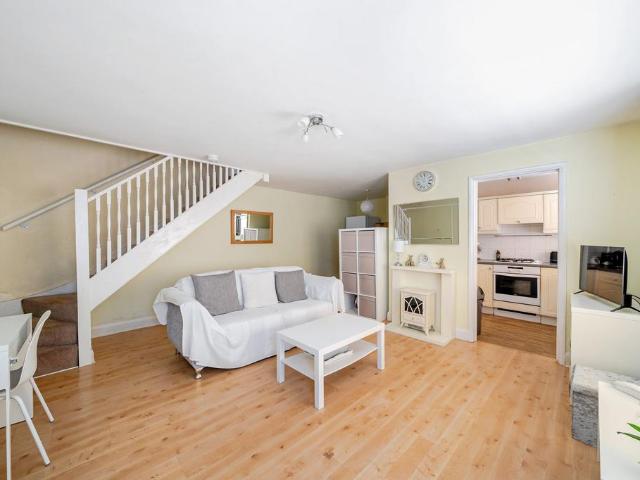 House for sale in Hillview, Surrey