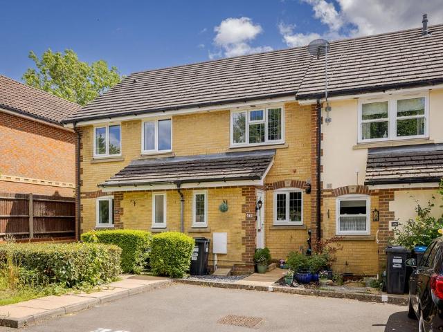 House for sale in Caterham on the Hill, Hillview