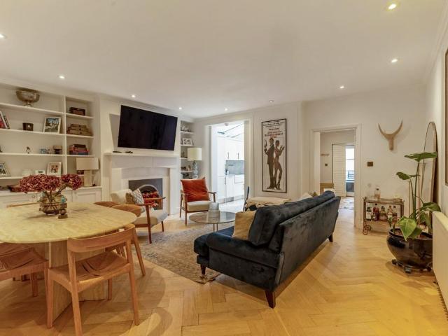 House for sale in Earl's Court, Greater London