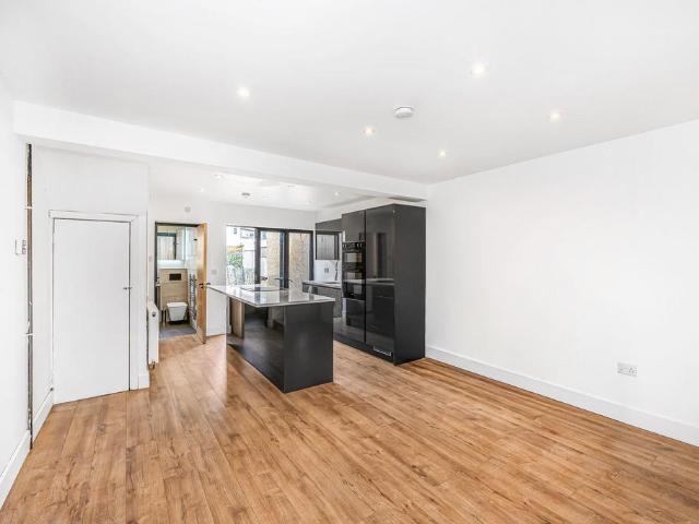 House for sale in London Borough of Barking and Dagenham, Greater London