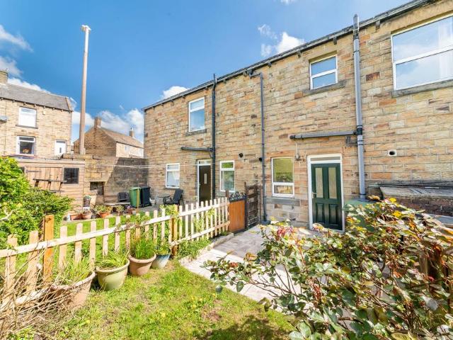House for sale in Shelley, Skelmanthorpe