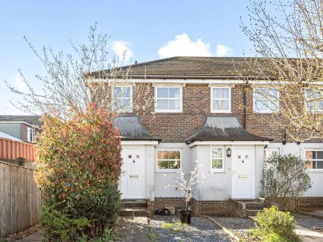 House for sale in Burstow, Hillview