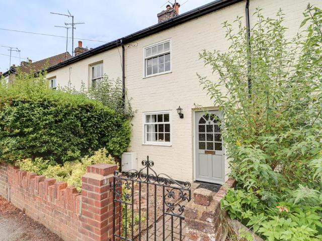 House for sale in Hatching Green, Five Acres