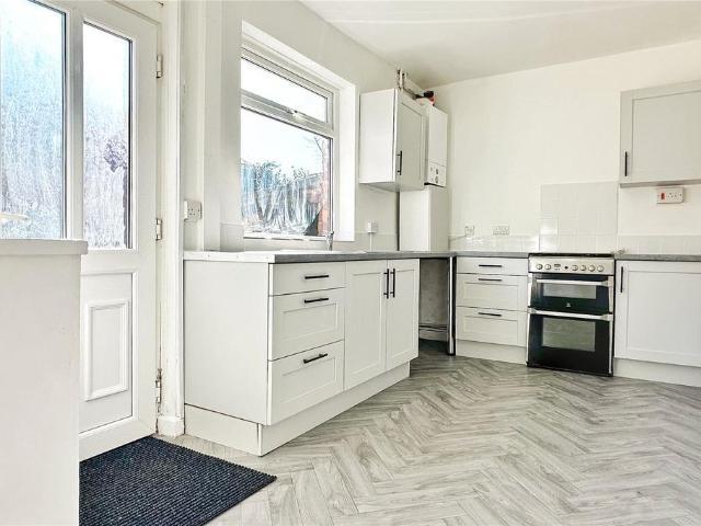 House for sale in Guide Bridge, Greenheys
