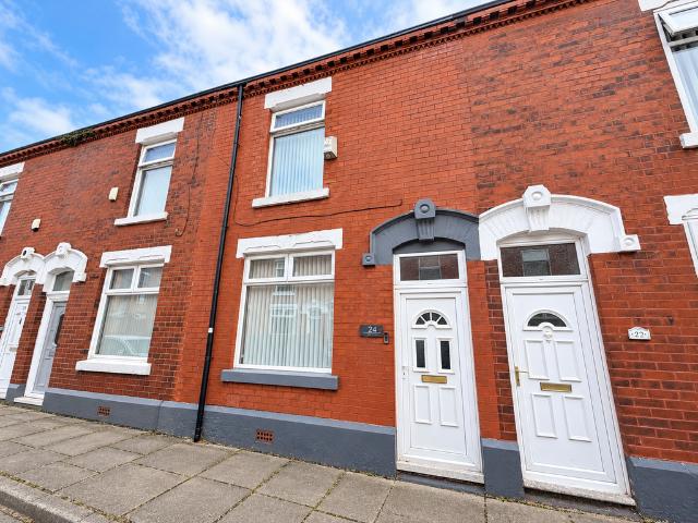 House for sale in Crown Point, Tameside