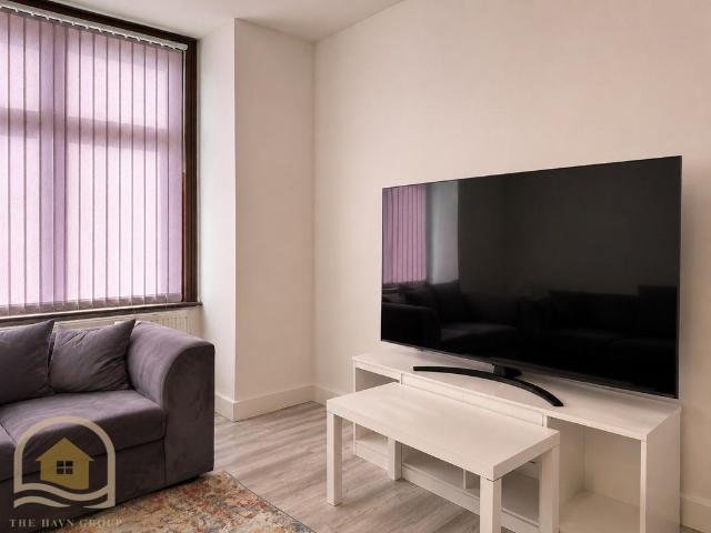 Flat for sale in London Borough of Ealing, Greater London