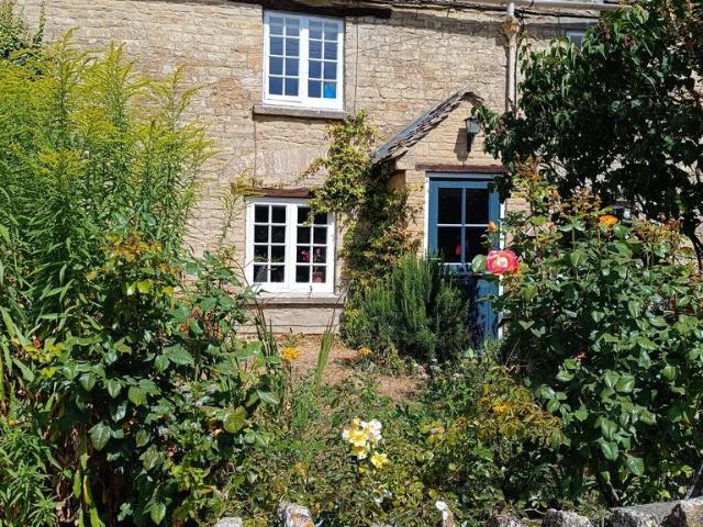 House for sale in Oaksey