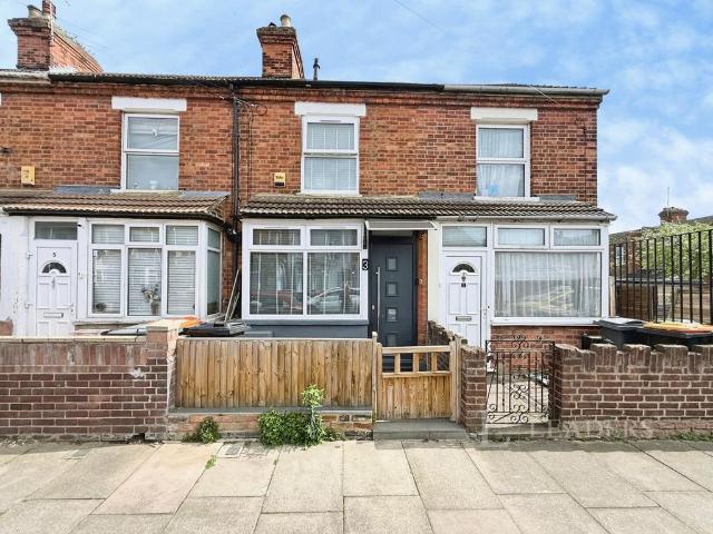 House for sale in Queens Park, Bedford