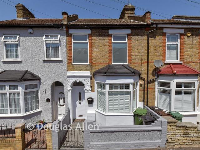 House for sale in South Chingford, Highams Park