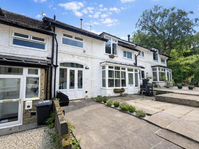 House for sale in Stainland, West Yorkshire