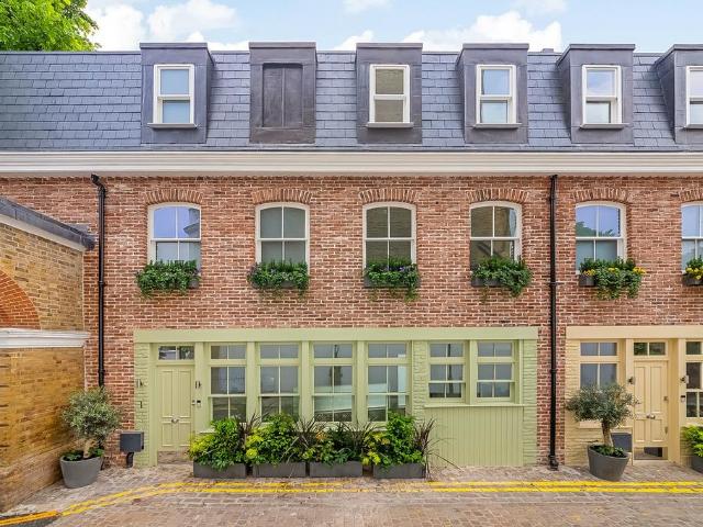 House for sale in Earl's Court, Greater London