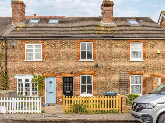 House for sale in Hillview, Surrey