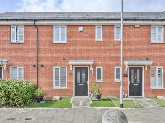 House for sale in Pilgrims' Hatch, Navestock Side