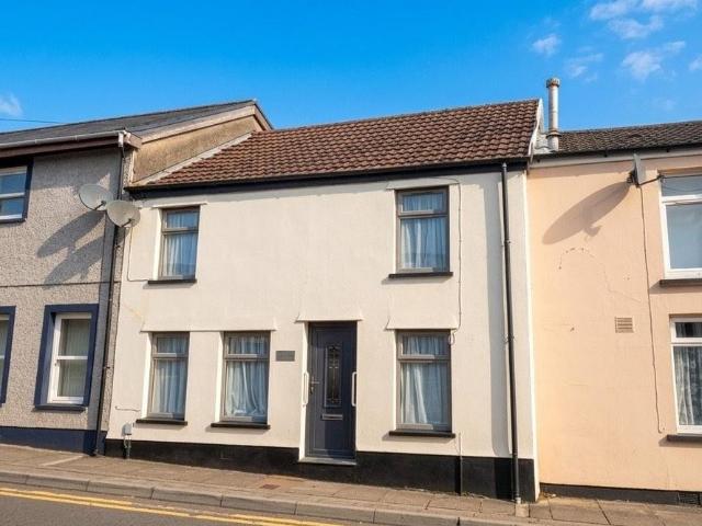 House for sale in Vaynor, Wales