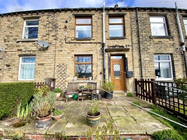 House for sale in Milnsbridge, West Yorkshire