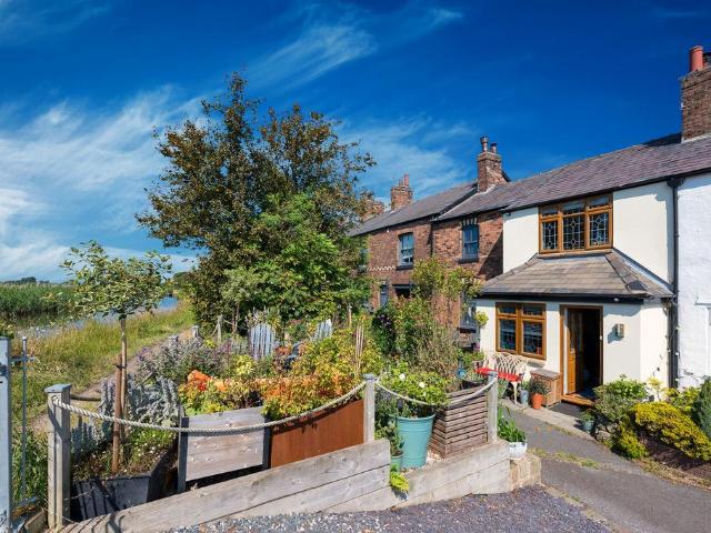 House for sale in Roby Mill, Lancashire