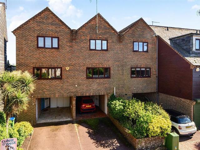 House for sale in Arundel, Clapham