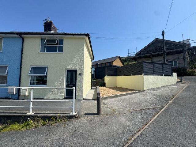 House for sale in Waun Fawr, Wales