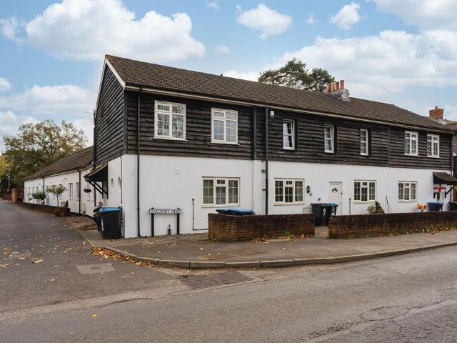 House for sale in Burstow, Hillview