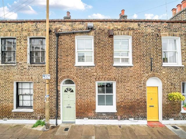 House for sale in East Greenwich, Greater London