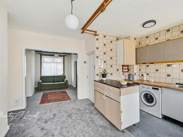 House for sale in Furzedown, Greater London