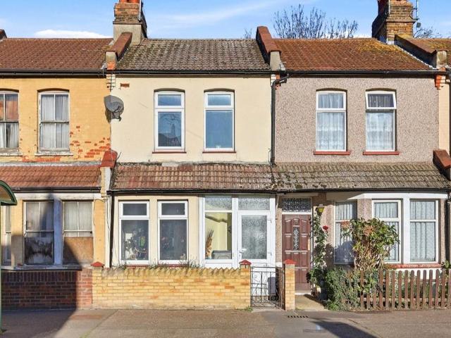 House for sale in Alton Barnes, Essex