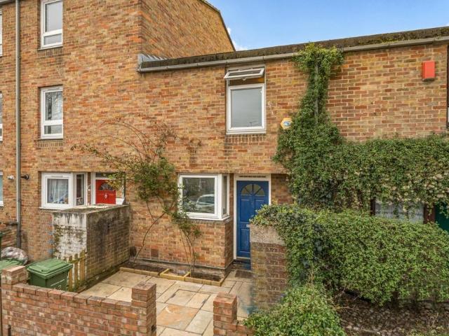 House for sale in East Greenwich, Greater London