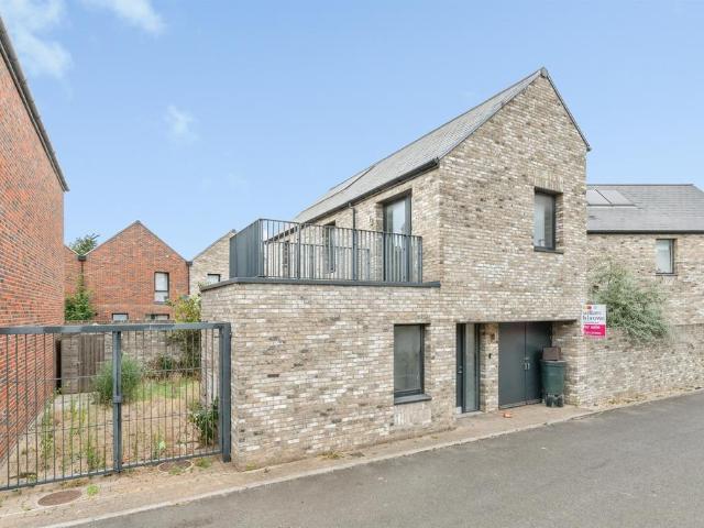 House for sale in Tilbury, Essex