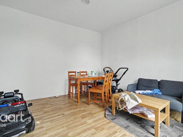 House for sale in Hyde Park, West Yorkshire