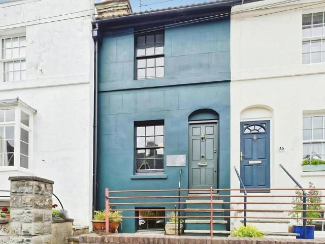 House for sale in Oad Street, Kent