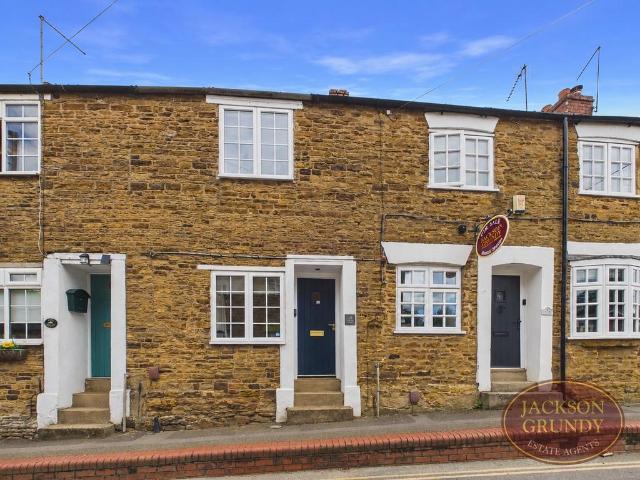 House for sale in Moulton