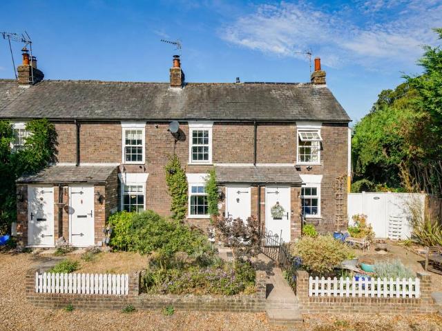 House for sale in Holywell, Studham
