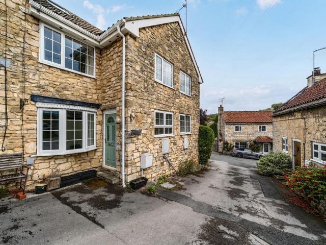 House for sale in Stutton