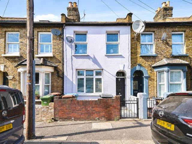 House for sale in Cann Hall, Greater London