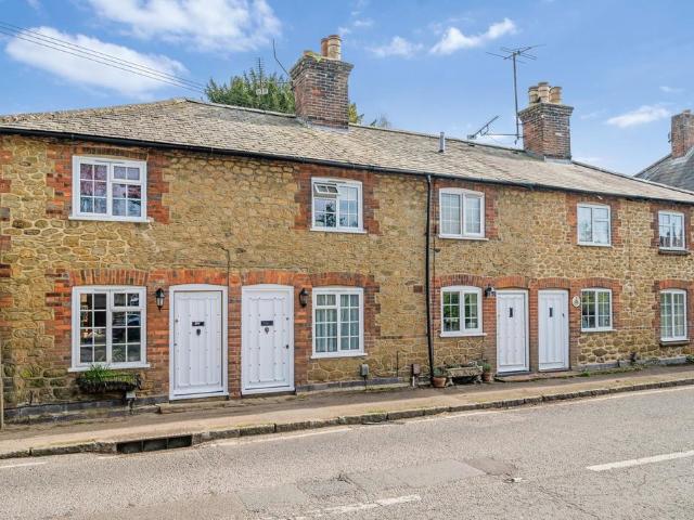 House for sale in Hillview, Surrey