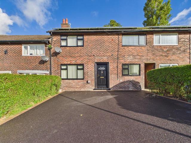 House for sale in Carrbrook, Tameside
