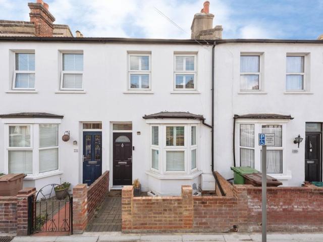 House for sale in The Hamptons, Greater London