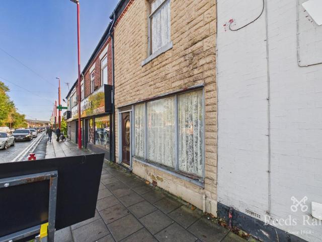 House for sale in Droylsden, Tameside