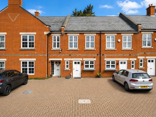 House for sale in Frogmore, Five Acres