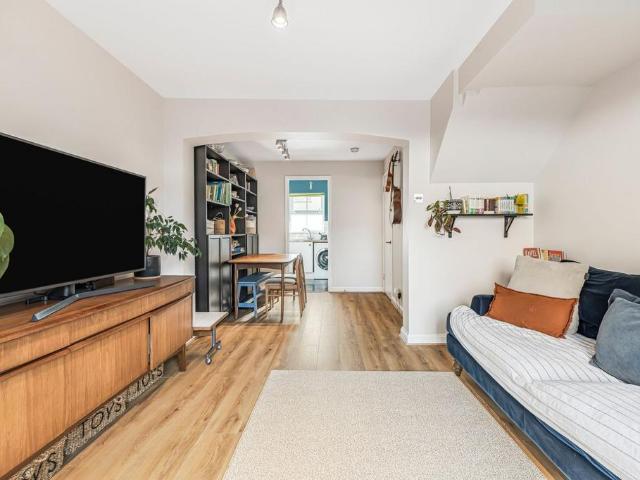 House for sale in Earlsfield, Greater London