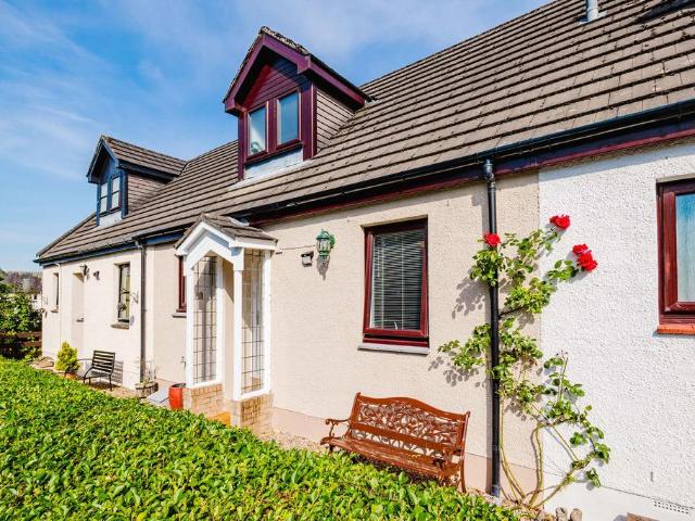 House for sale in Darvel, Scotland