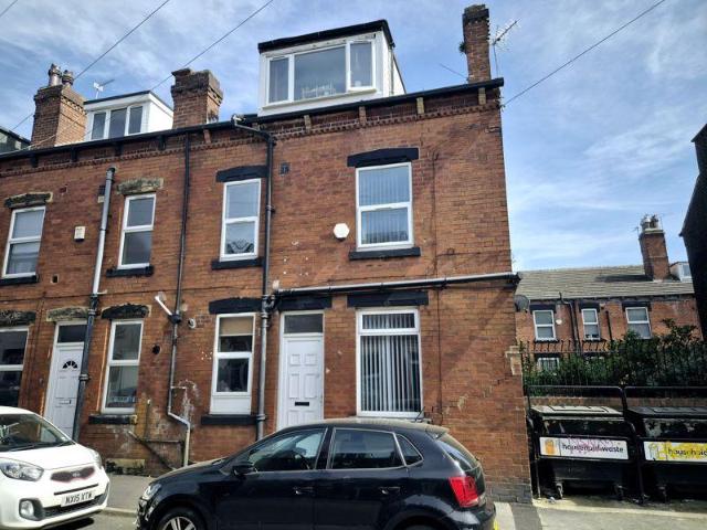 House for sale in Hyde Park, West Yorkshire