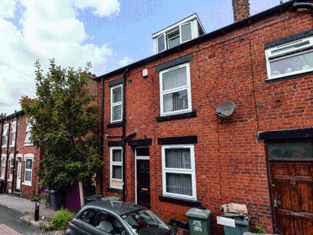 House for sale in Hyde Park, West Yorkshire