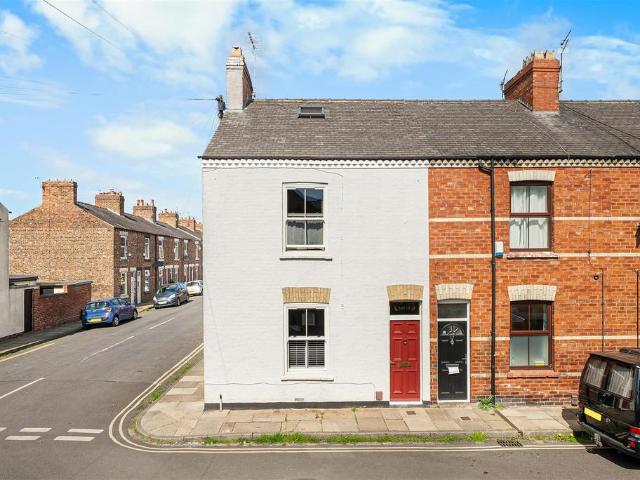 House for sale in High Field, York