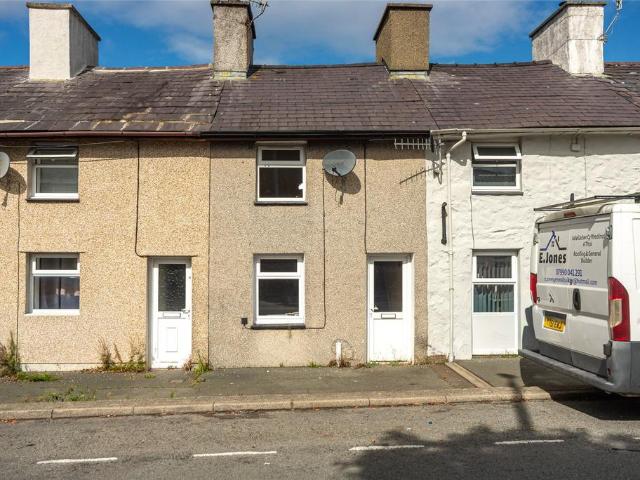 House for sale in Llanllyfni, Pen-y-groes
