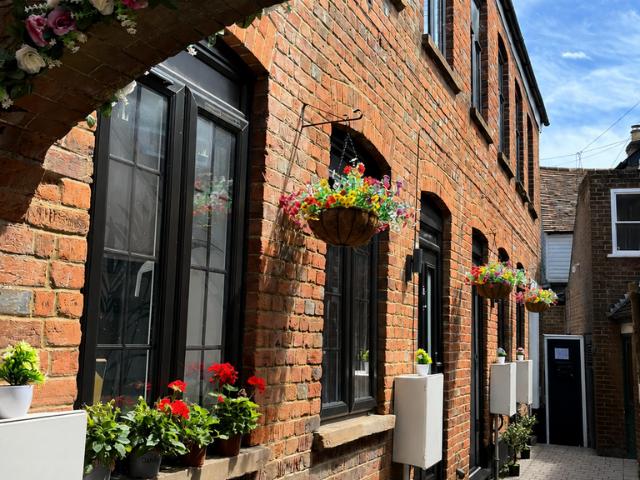 House for sale in Highfield, Pouchen End