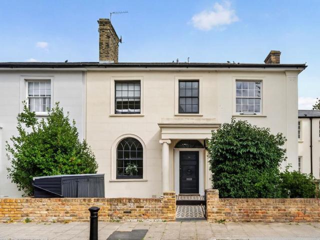 House for sale in Old Kent Road, Greater London