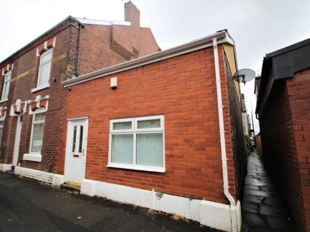 House for sale in Guide Bridge, Greenheys