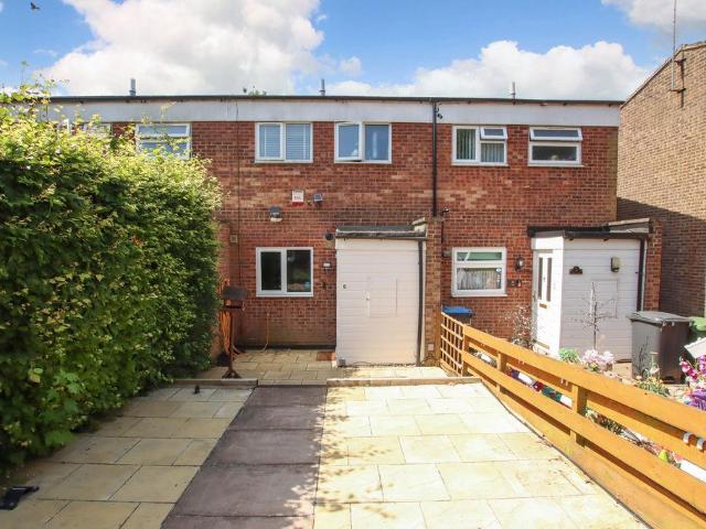 House for sale in Highfield, Pouchen End