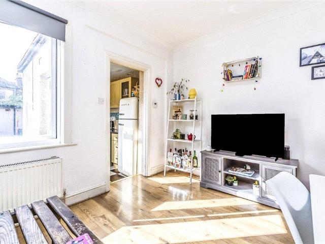 House for sale in London Borough of Croydon, Norbury